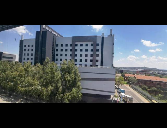 BUSINESS PROPERTY TO RENT IN LYNNWOOD GLEN